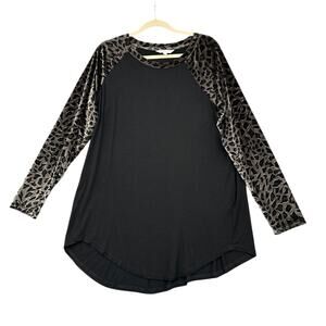 Amaryllis Black Long Sleeve Leopard Print Curved‎ Hem Raglan Style Top XLarge